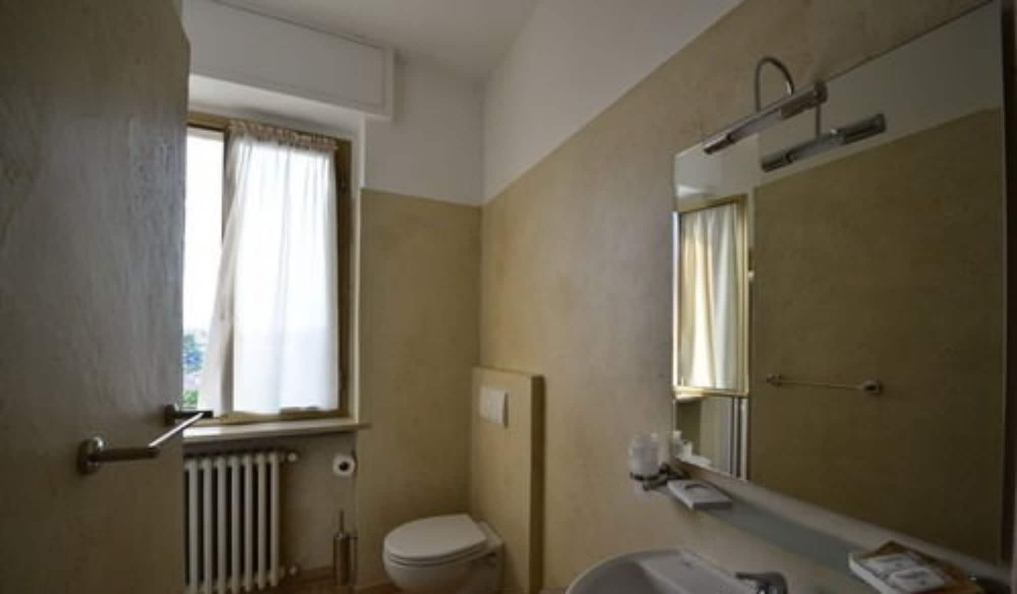 Hotel Bella Peschiera Peschiera del Garda Bagian luar foto
