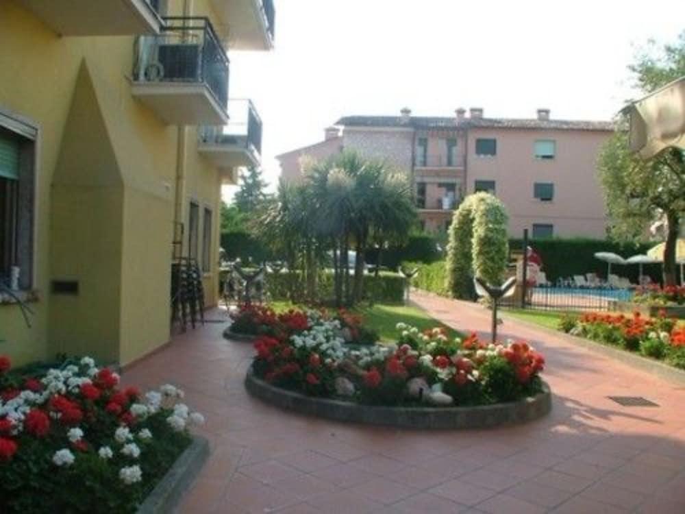 Hotel Bella Peschiera Peschiera del Garda Bagian luar foto