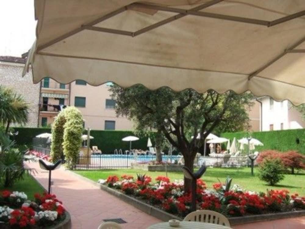 Hotel Bella Peschiera Peschiera del Garda Bagian luar foto