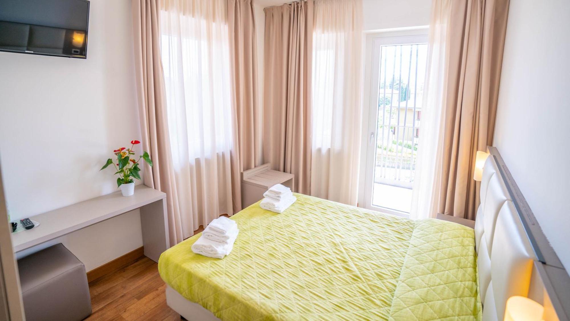 Hotel Bella Peschiera Peschiera del Garda Bagian luar foto