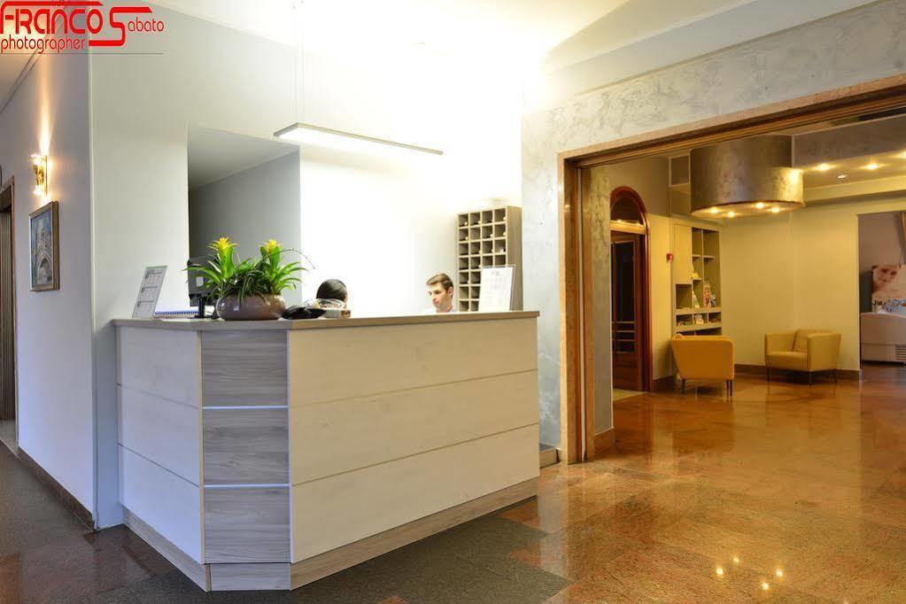 Hotel Bella Peschiera Peschiera del Garda Bagian luar foto