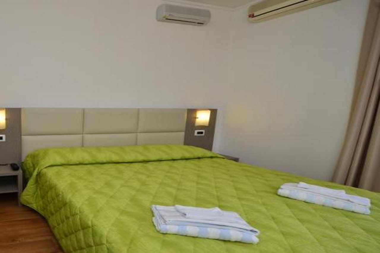 Hotel Bella Peschiera Peschiera del Garda Bagian luar foto